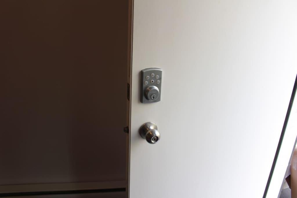 Artistic Apartment Near Downtown ビクトリア エクステリア 写真