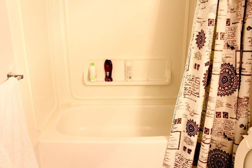 Artistic Apartment Near Downtown ビクトリア エクステリア 写真