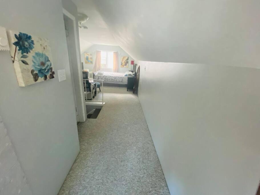 Artistic Apartment Near Downtown ビクトリア エクステリア 写真