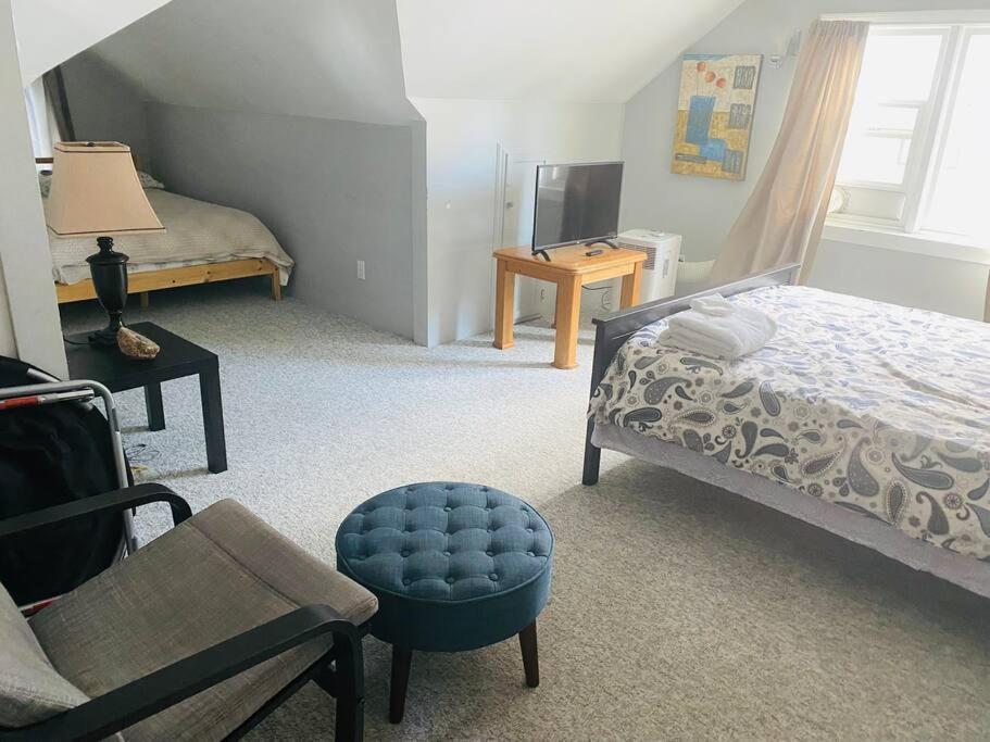 Artistic Apartment Near Downtown ビクトリア エクステリア 写真