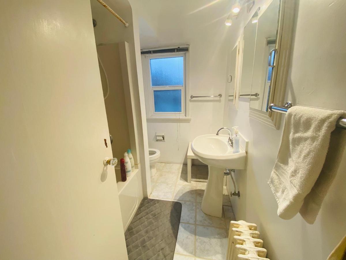 Artistic Apartment Near Downtown ビクトリア エクステリア 写真