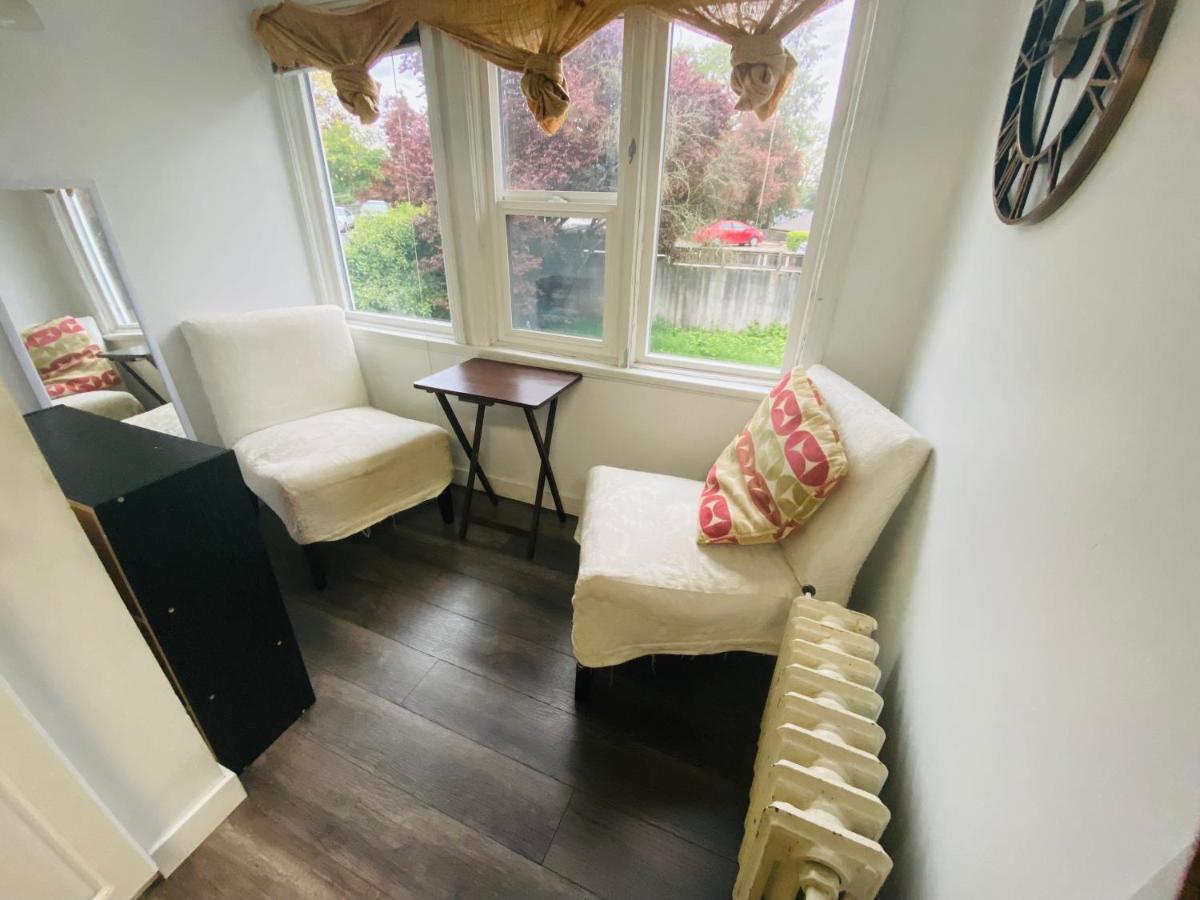 Artistic Apartment Near Downtown ビクトリア エクステリア 写真