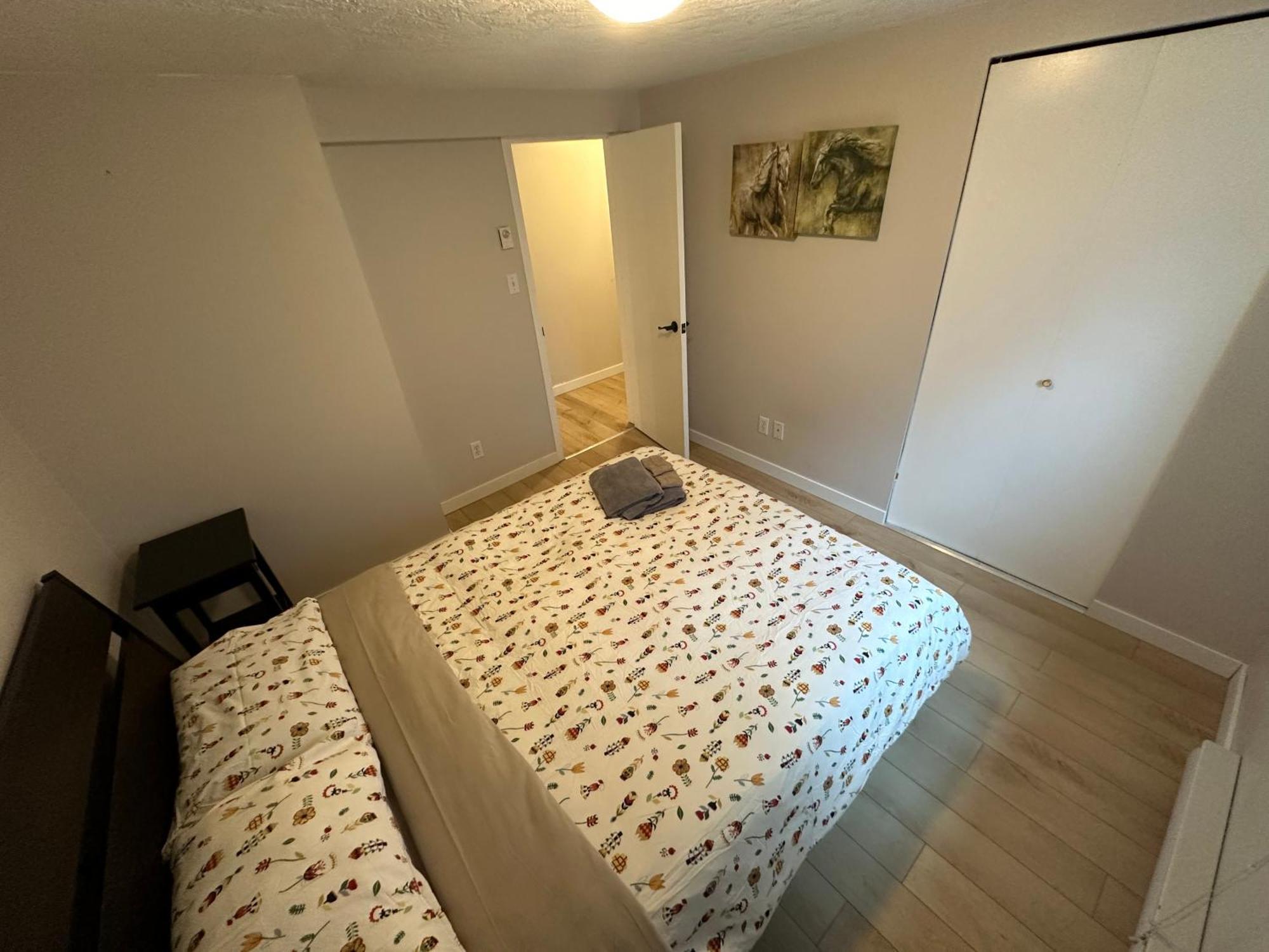 Artistic Apartment Near Downtown ビクトリア エクステリア 写真