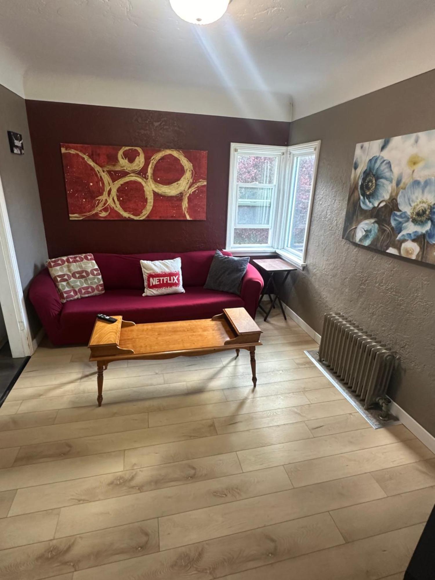 Artistic Apartment Near Downtown ビクトリア エクステリア 写真